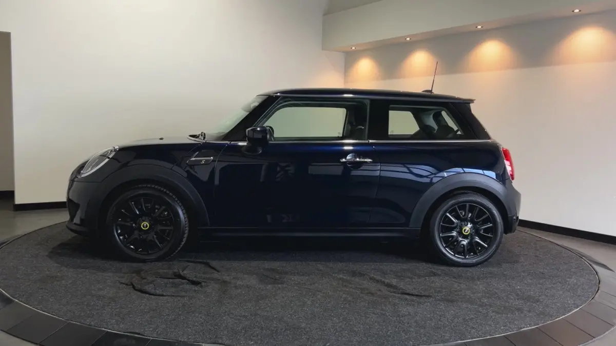 MINI Electric Collection 33 kWh | Tot € 3.000 klantvoordeel* | SOH 93,1 % | Head-up Display | Achteruitrijcamera | Digitaal dashboard