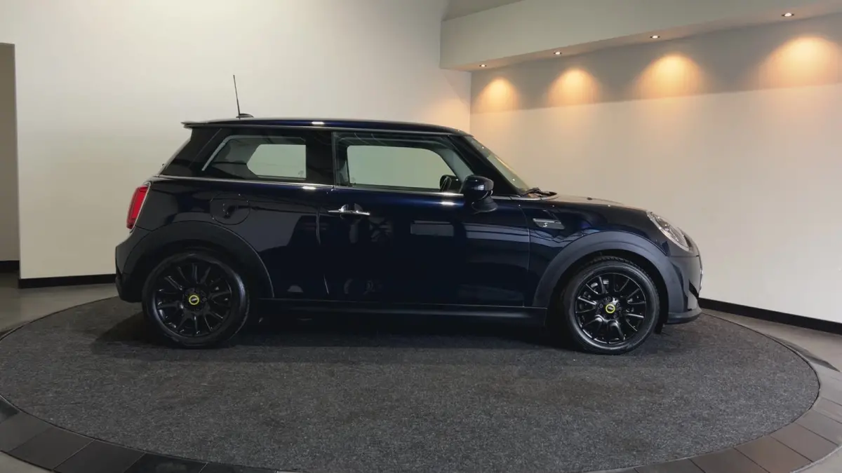 MINI Electric Collection 33 kWh | Tot € 3.000 klantvoordeel* | SOH 93,1 % | Head-up Display | Achteruitrijcamera | Digitaal dashboard