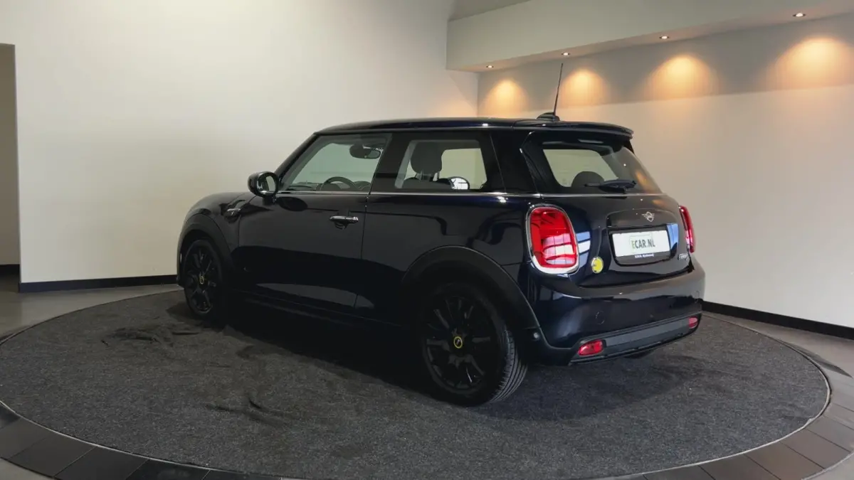 MINI Electric Collection 33 kWh | Tot € 3.000 klantvoordeel* | SOH 93,1 % | Head-up Display | Achteruitrijcamera | Digitaal dashboard