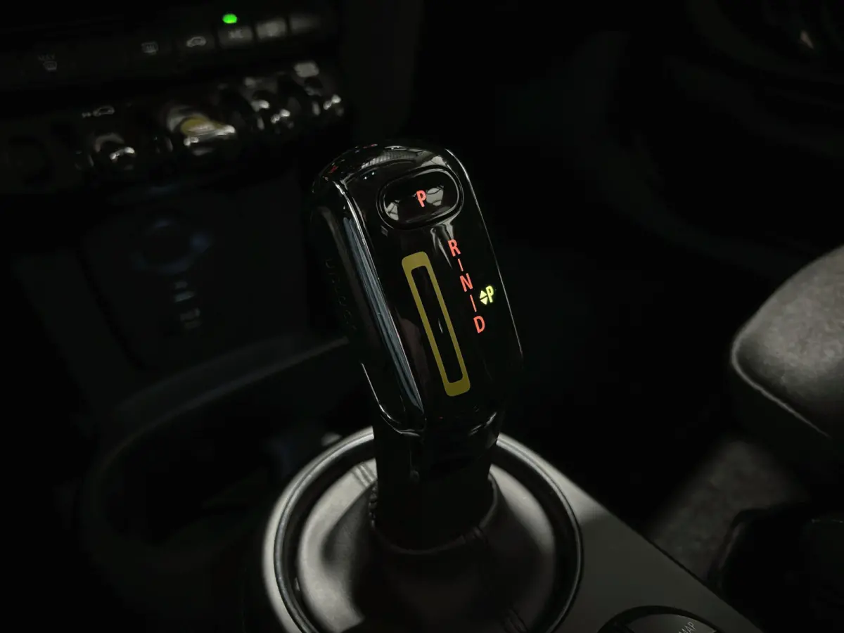 MINI Electric Collection 33 kWh | Tot € 3.000 klantvoordeel* | SOH 93,1 % | Head-up Display | Achteruitrijcamera | Digitaal dashboard