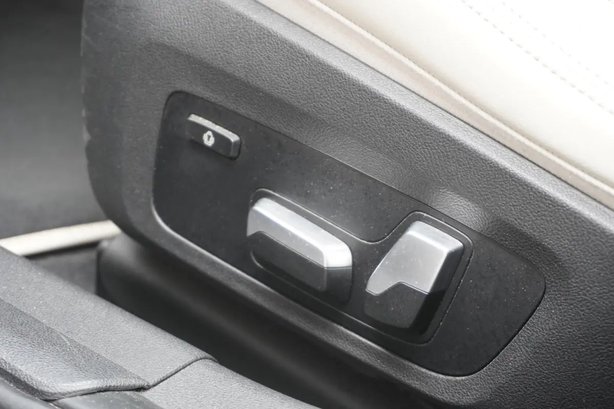 330e | Elektrisch glazen schuif-/kanteldak | Trekhaak met elektrisch wegklapbare kogel | Driving Assistant Professional | Harman Kardon Surround Sound Systeem | BMW Head-Up Display | Parking