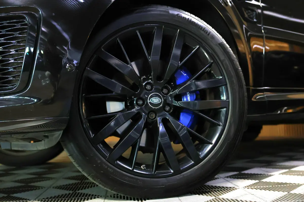 5.0 V8 Supercharged SVR Carbon Edition AVM Full Option!