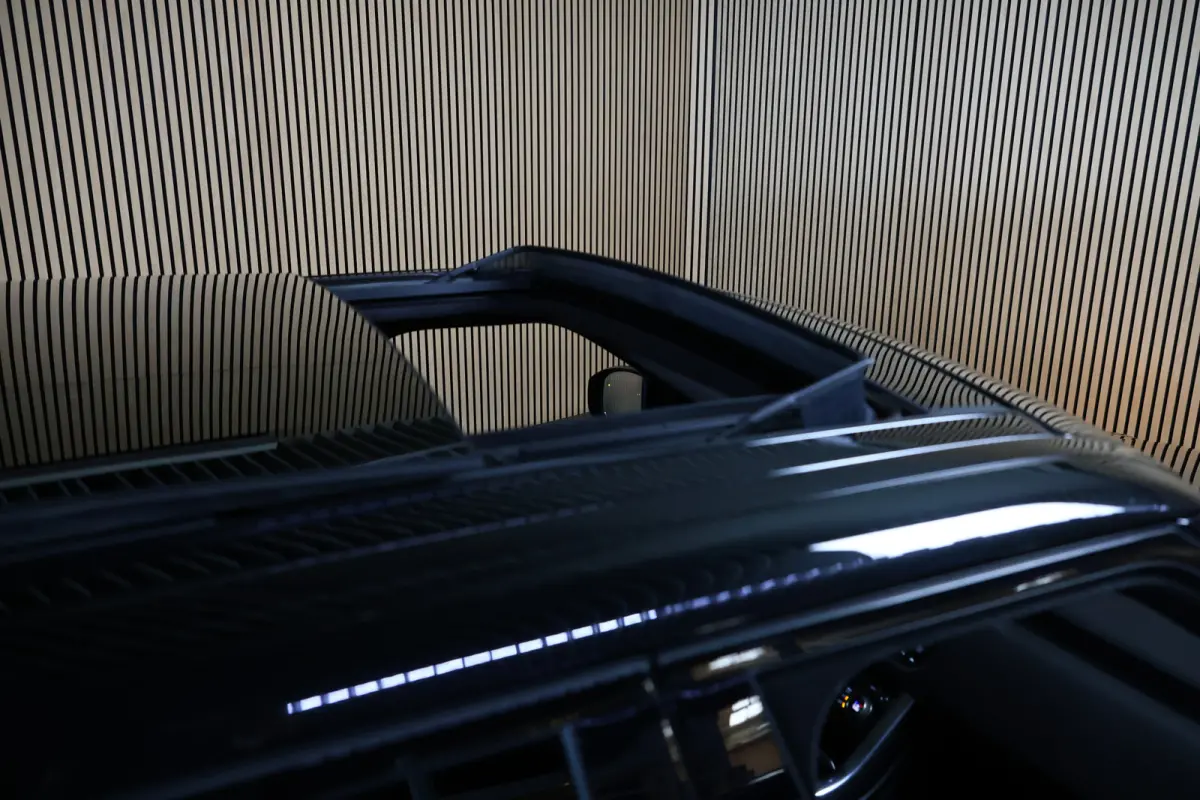 5.0 V8 Supercharged SVR Carbon Edition AVM Full Option!