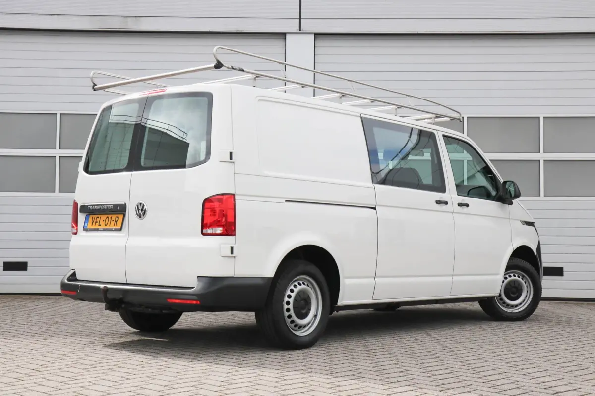 2.0 TDI 110pk L2H1 30 DC Comfortline | Navigatie | App Connect | Trekhaak | Cruise Control | DAB+ | Imperiaal