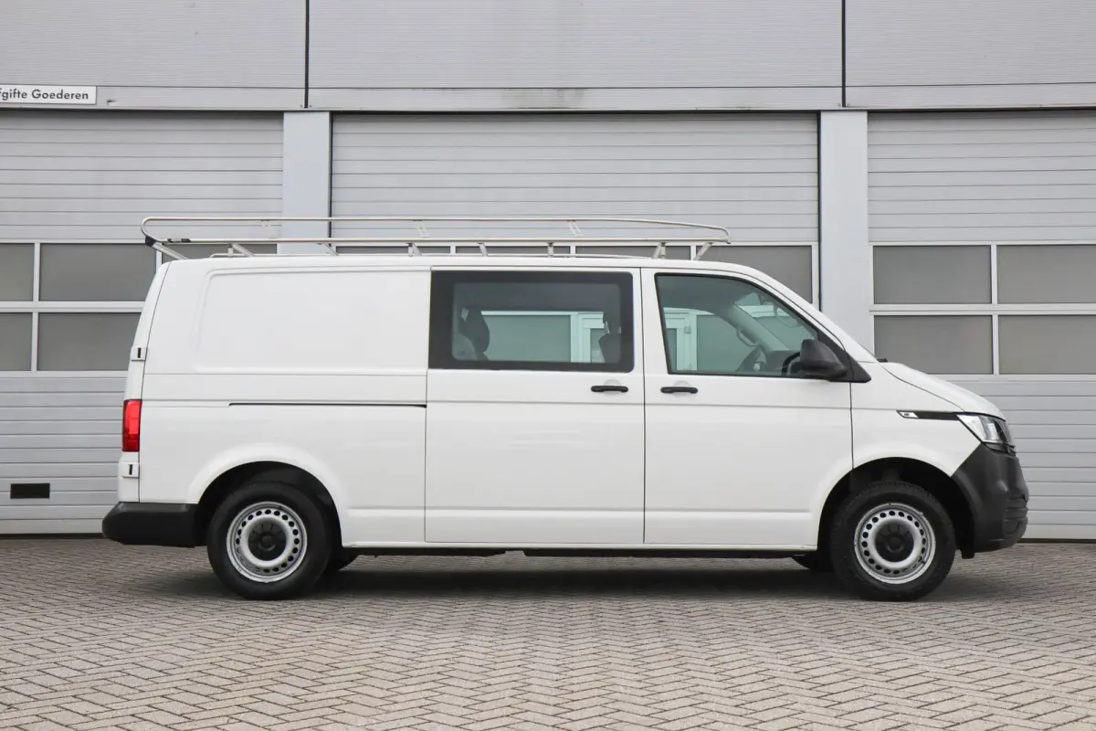 2.0 TDI 110pk L2H1 30 DC Comfortline | Navigatie | App Connect | Trekhaak | Cruise Control | DAB+ | Imperiaal