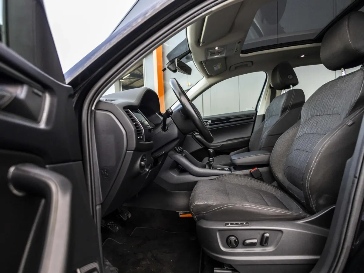 1.4 TSI Style Business 7p. 7 persoons, geheugen en verwarmde stoelen, panoramadak