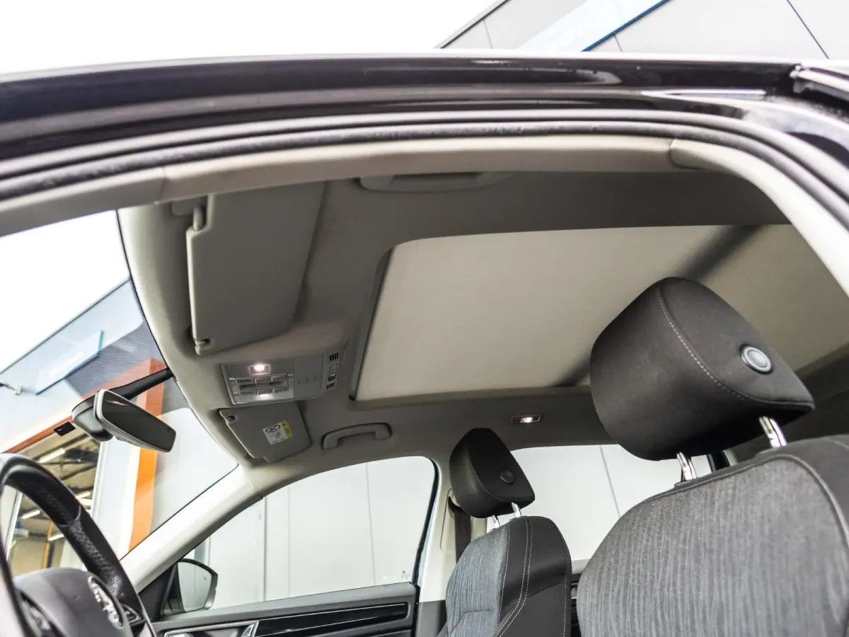 1.4 TSI Style Business 7p. 7 persoons, geheugen en verwarmde stoelen, panoramadak