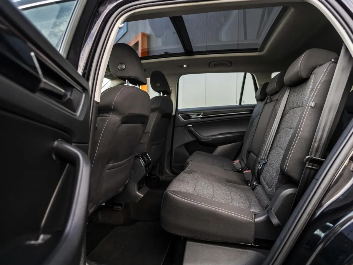 1.4 TSI Style Business 7p. 7 persoons, geheugen en verwarmde stoelen, panoramadak