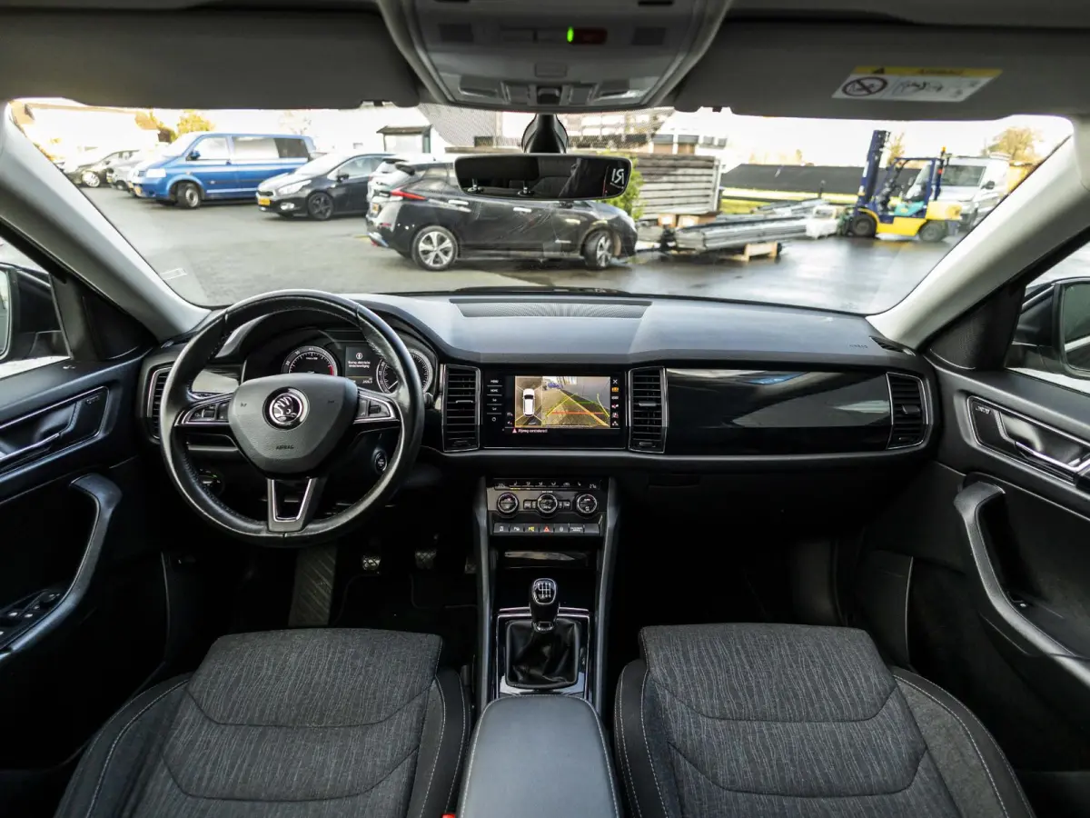 1.4 TSI Style Business 7p. 7 persoons, geheugen en verwarmde stoelen, panoramadak