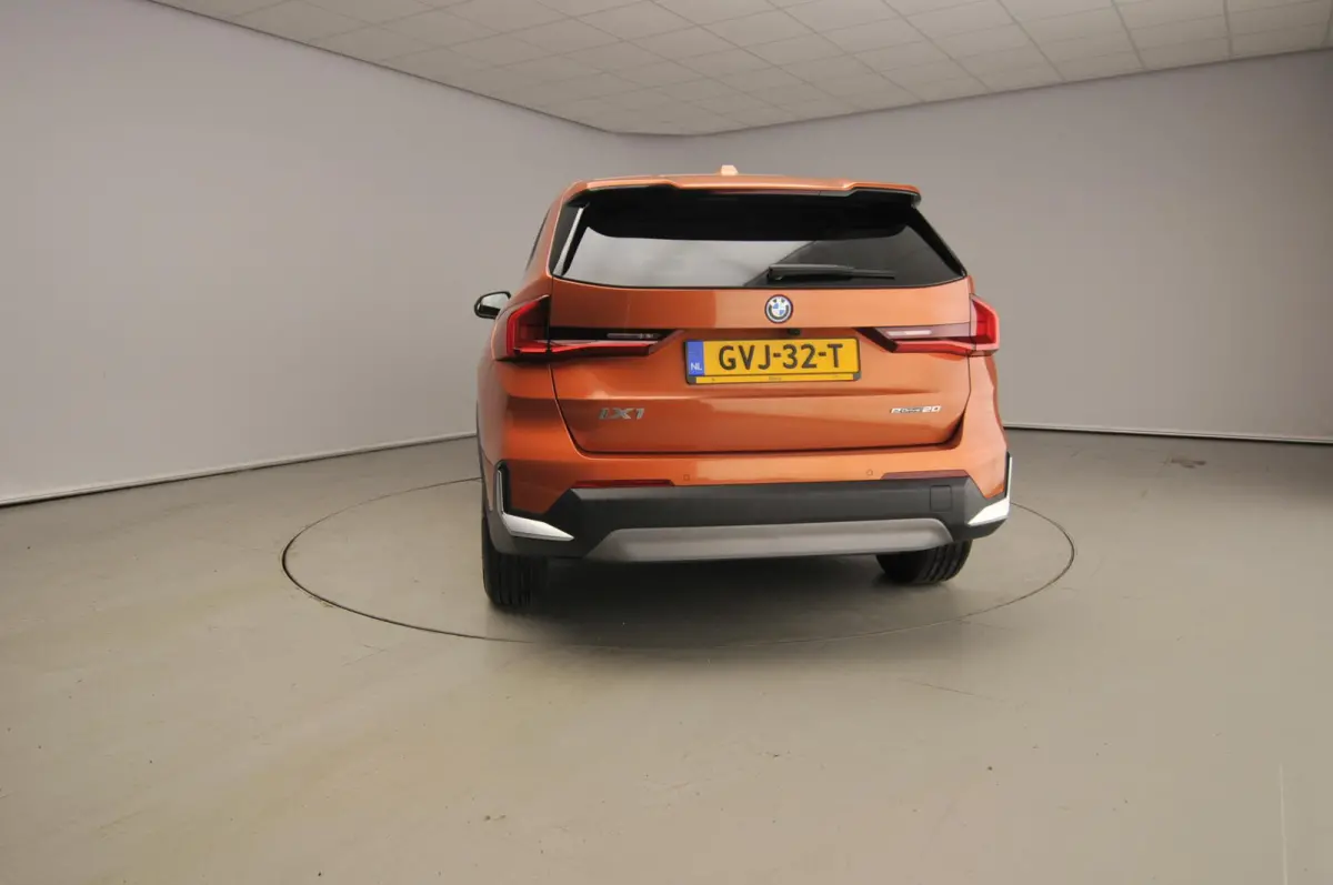 eDrive20 | SoH 97% | LED | Navigatie | Panoramadak | Sportstoelen | Shadow line | DAB | Alu 17inch