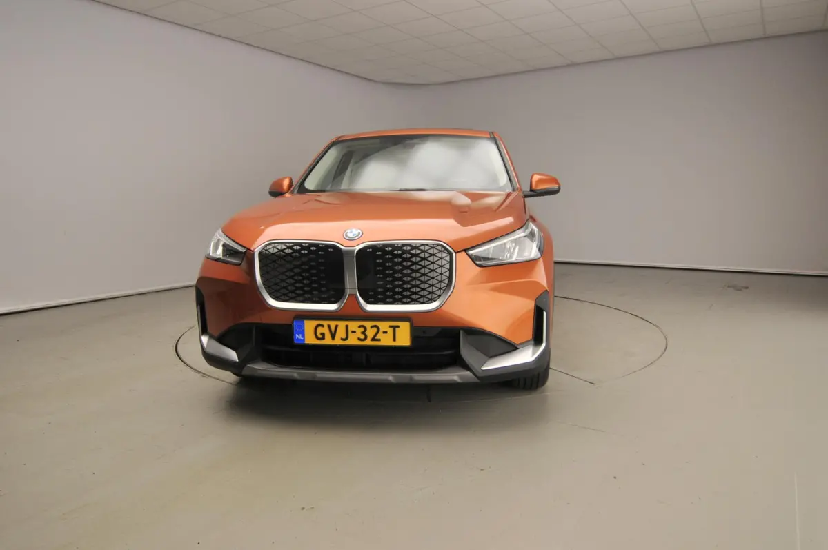 eDrive20 | SoH 97% | LED | Navigatie | Panoramadak | Sportstoelen | Shadow line | DAB | Alu 17inch