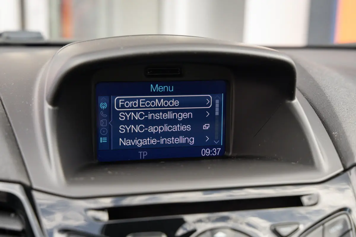 1.0 EcoBoost Titanium | Cruise control | Navigatie | Parkeersensoren | Verwarmde voorruit | Clima | Airco (automatisch) | Cruise control | Lichtmetalen velgen 16"