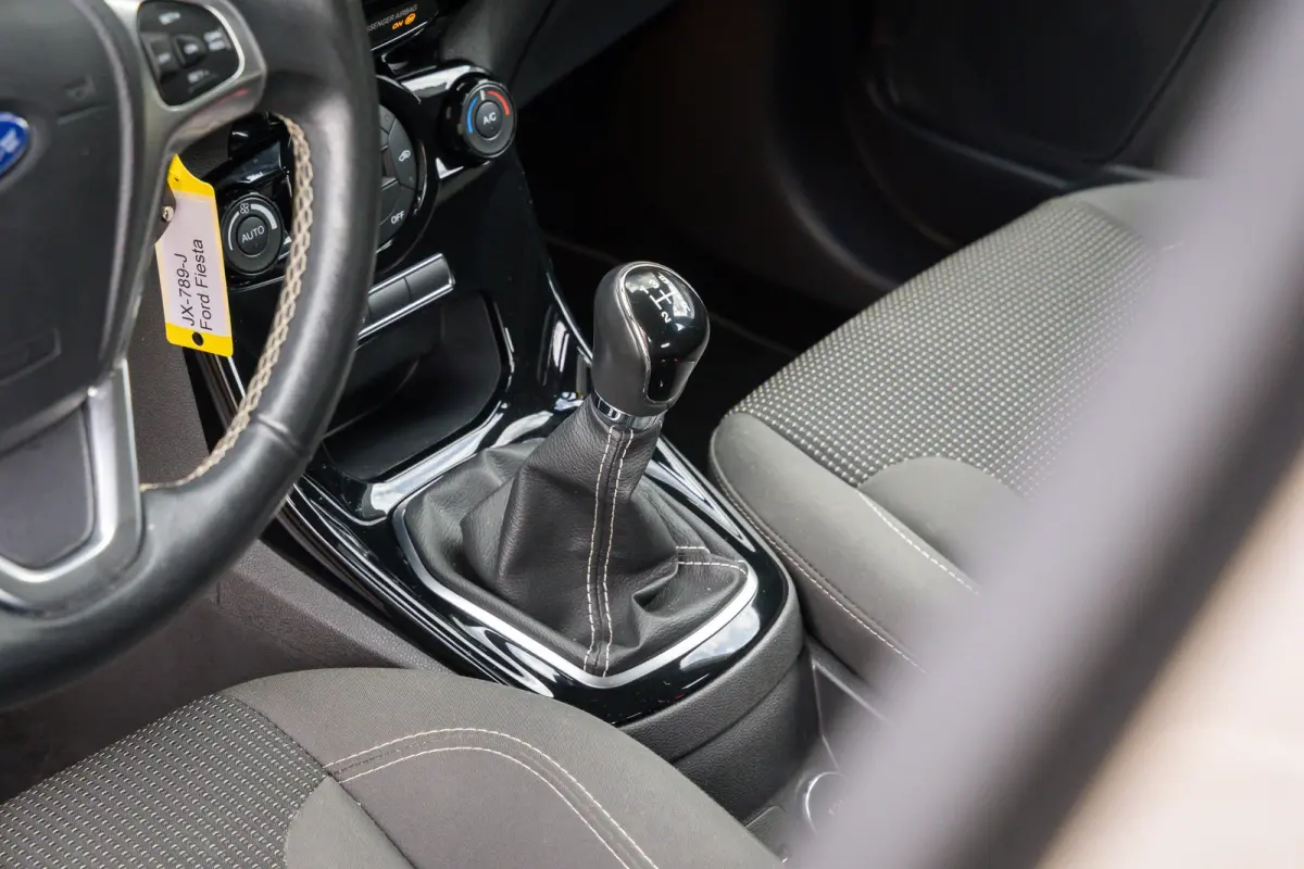 1.0 EcoBoost Titanium | Cruise control | Navigatie | Parkeersensoren | Verwarmde voorruit | Clima | Airco (automatisch) | Cruise control | Lichtmetalen velgen 16"