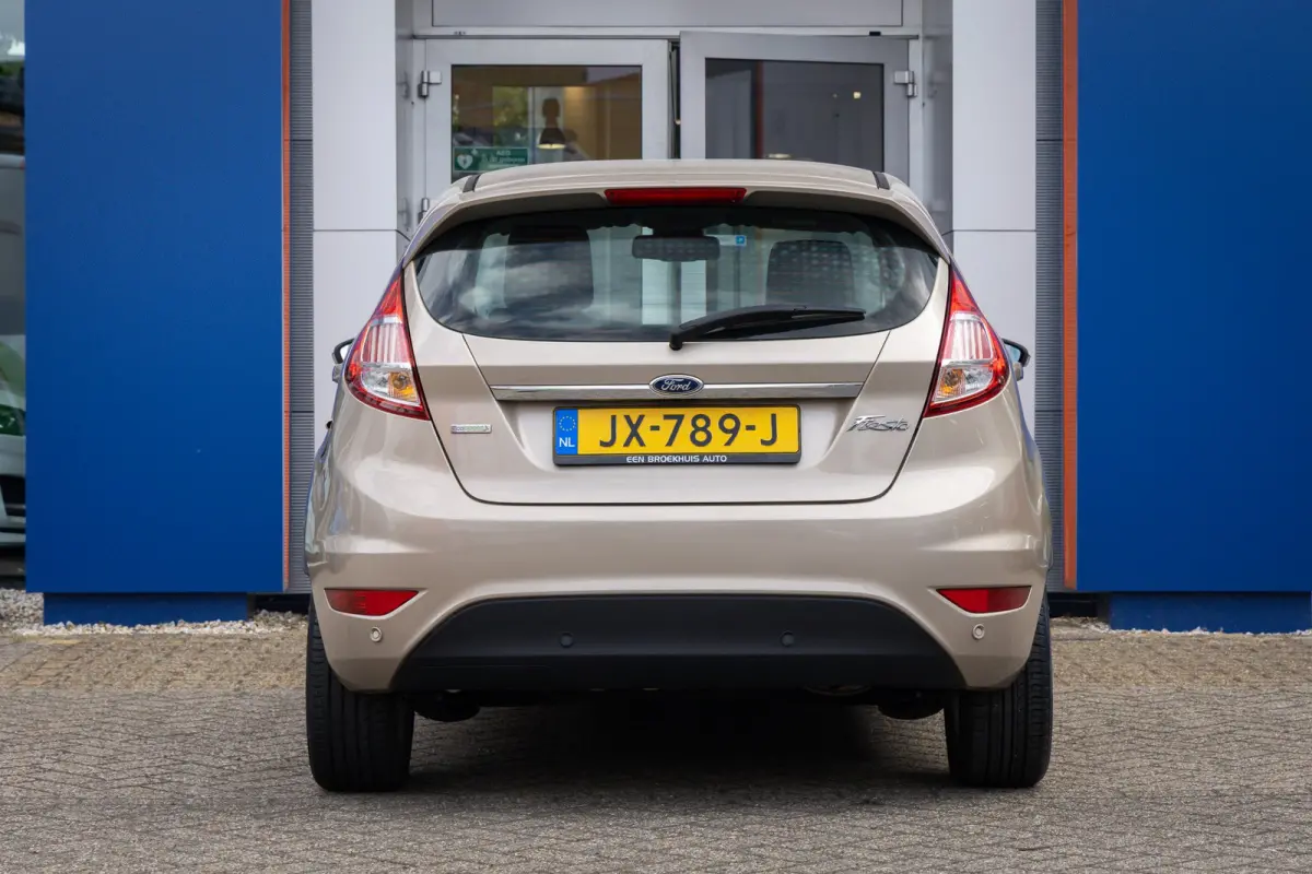 1.0 EcoBoost Titanium | Cruise control | Navigatie | Parkeersensoren | Verwarmde voorruit | Clima | Airco (automatisch) | Cruise control | Lichtmetalen velgen 16"