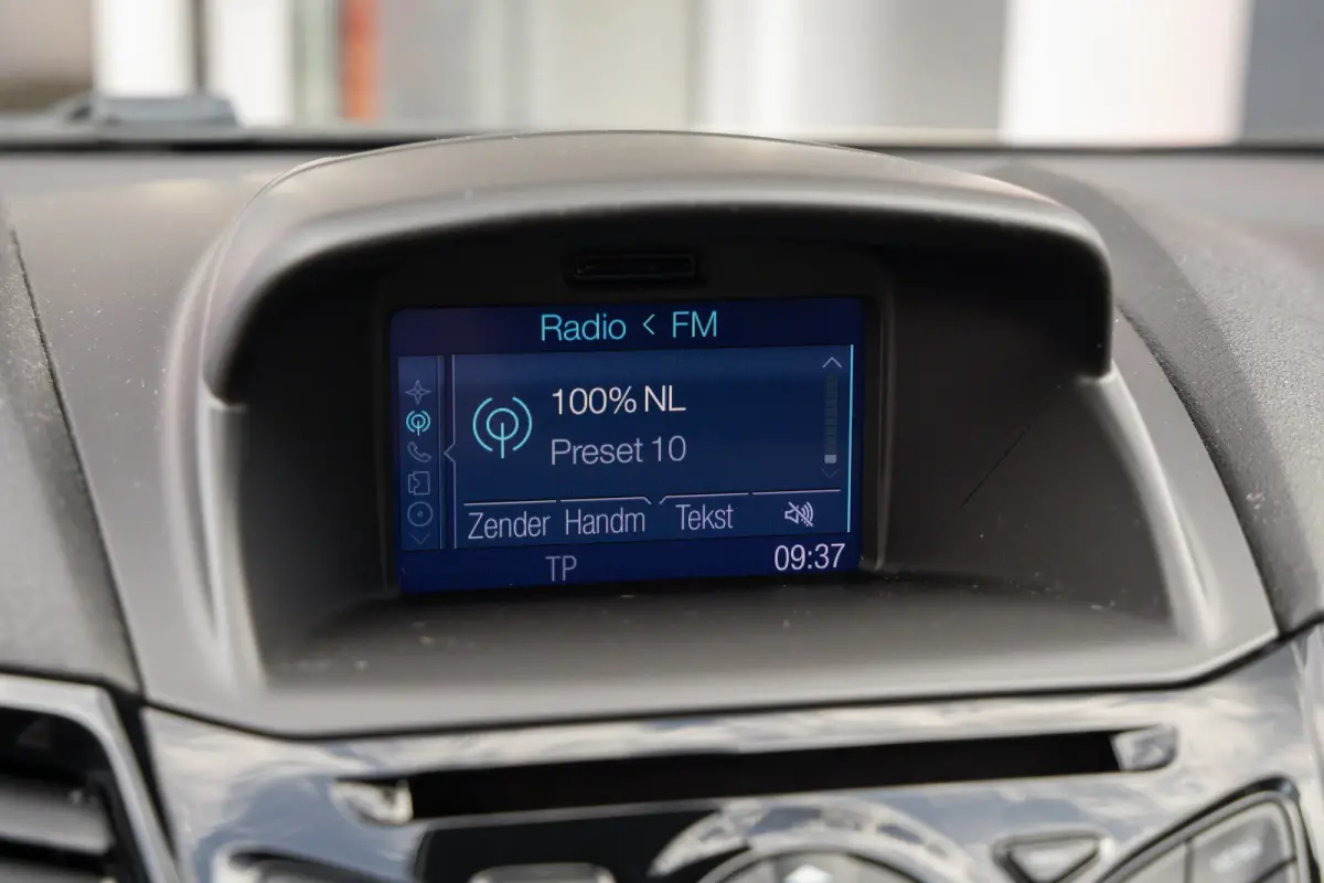 1.0 EcoBoost Titanium | Cruise control | Navigatie | Parkeersensoren | Verwarmde voorruit | Clima | Airco (automatisch) | Cruise control | Lichtmetalen velgen 16"