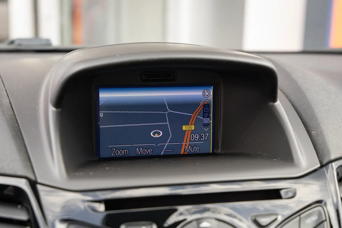 1.0 EcoBoost Titanium | Cruise control | Navigatie | Parkeersensoren | Verwarmde voorruit | Clima | Airco (automatisch) | Cruise control | Lichtmetalen velgen 16"