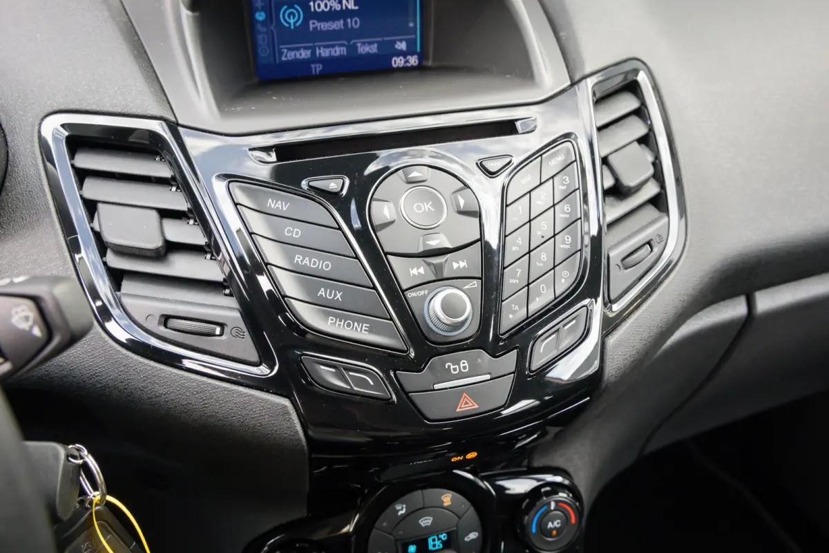 1.0 EcoBoost Titanium | Cruise control | Navigatie | Parkeersensoren | Verwarmde voorruit | Clima | Airco (automatisch) | Cruise control | Lichtmetalen velgen 16"
