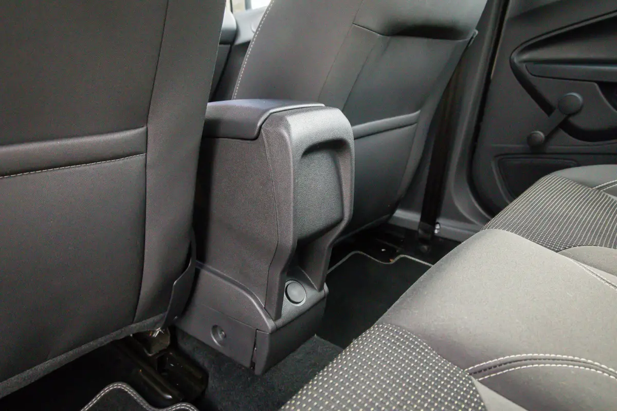1.0 EcoBoost Titanium | Cruise control | Navigatie | Parkeersensoren | Verwarmde voorruit | Clima | Airco (automatisch) | Cruise control | Lichtmetalen velgen 16"