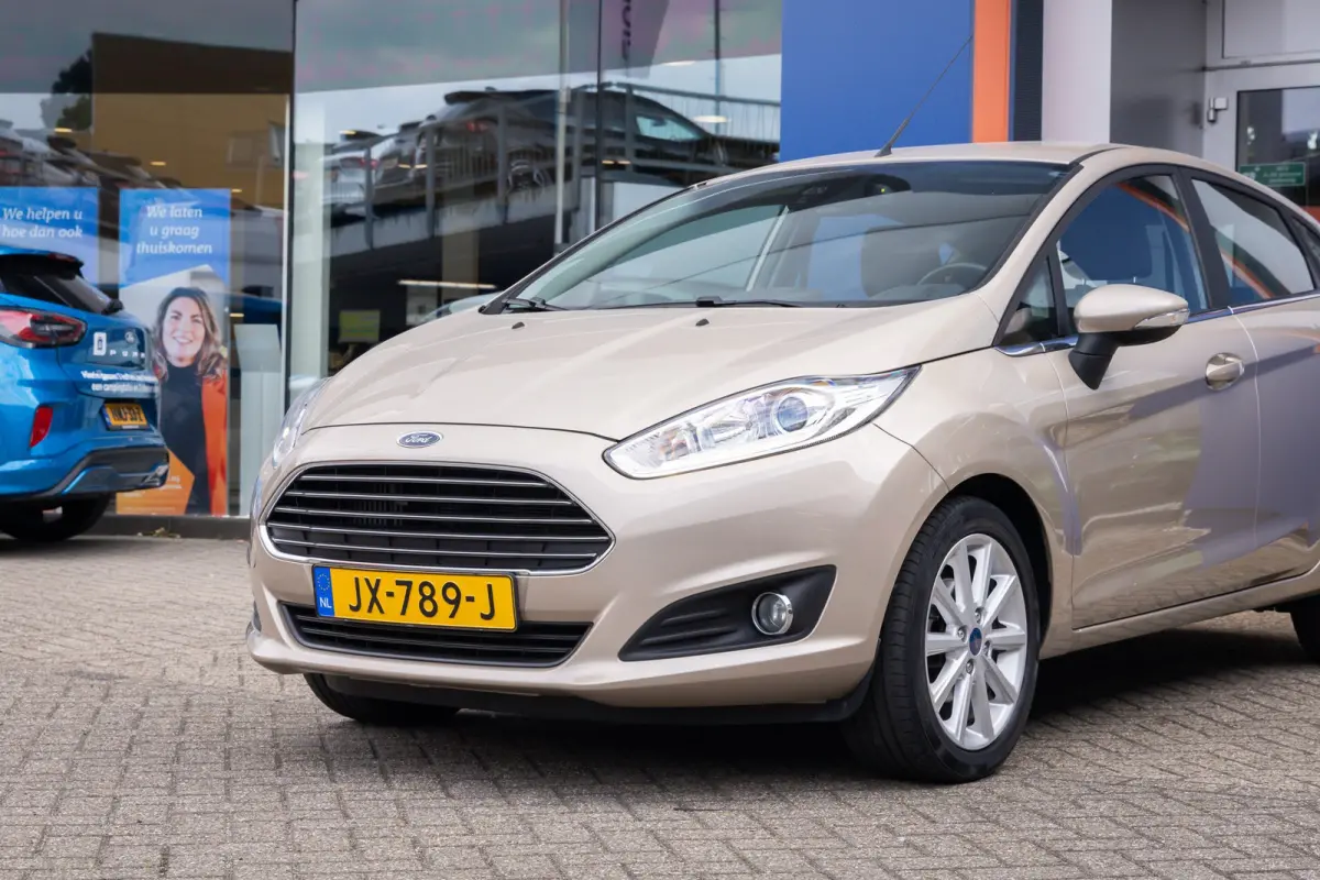 1.0 EcoBoost Titanium | Cruise control | Navigatie | Parkeersensoren | Verwarmde voorruit | Clima | Airco (automatisch) | Cruise control | Lichtmetalen velgen 16"