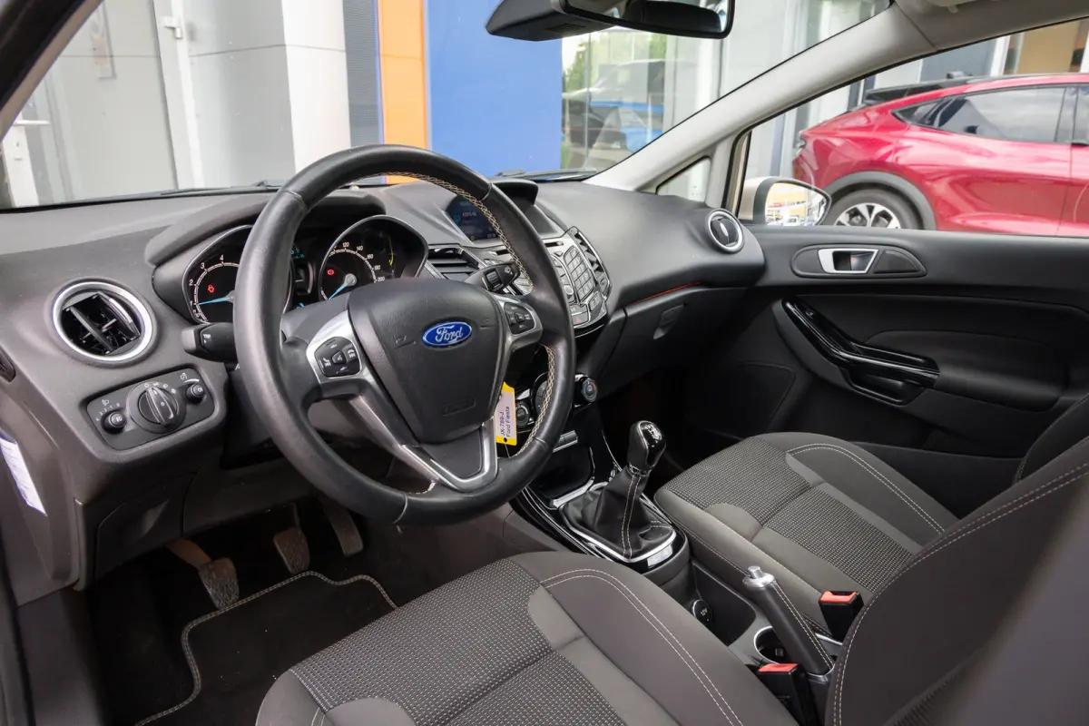 1.0 EcoBoost Titanium | Cruise control | Navigatie | Parkeersensoren | Verwarmde voorruit | Clima | Airco (automatisch) | Cruise control | Lichtmetalen velgen 16"