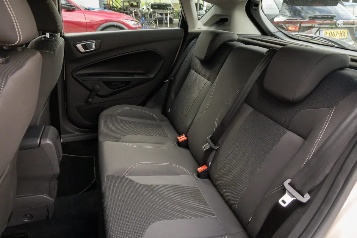 1.0 EcoBoost Titanium | Cruise control | Navigatie | Parkeersensoren | Verwarmde voorruit | Clima | Airco (automatisch) | Cruise control | Lichtmetalen velgen 16"