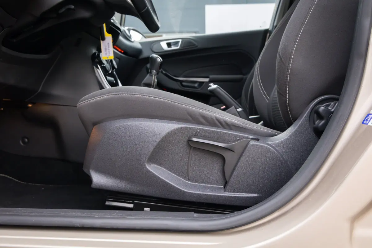 1.0 EcoBoost Titanium | Cruise control | Navigatie | Parkeersensoren | Verwarmde voorruit | Clima | Airco (automatisch) | Cruise control | Lichtmetalen velgen 16"