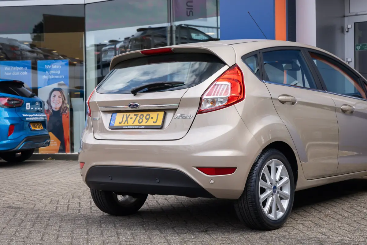 1.0 EcoBoost Titanium | Cruise control | Navigatie | Parkeersensoren | Verwarmde voorruit | Clima | Airco (automatisch) | Cruise control | Lichtmetalen velgen 16"