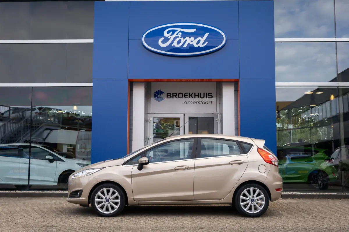 1.0 EcoBoost Titanium | Cruise control | Navigatie | Parkeersensoren | Verwarmde voorruit | Clima | Airco (automatisch) | Cruise control | Lichtmetalen velgen 16"