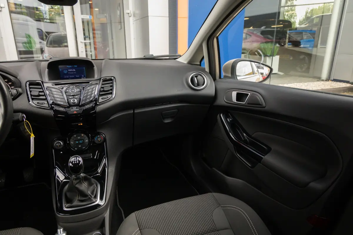 1.0 EcoBoost Titanium | Cruise control | Navigatie | Parkeersensoren | Verwarmde voorruit | Clima | Airco (automatisch) | Cruise control | Lichtmetalen velgen 16"