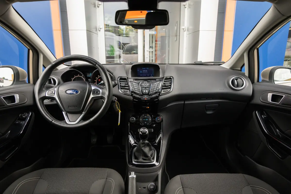 1.0 EcoBoost Titanium | Cruise control | Navigatie | Parkeersensoren | Verwarmde voorruit | Clima | Airco (automatisch) | Cruise control | Lichtmetalen velgen 16"