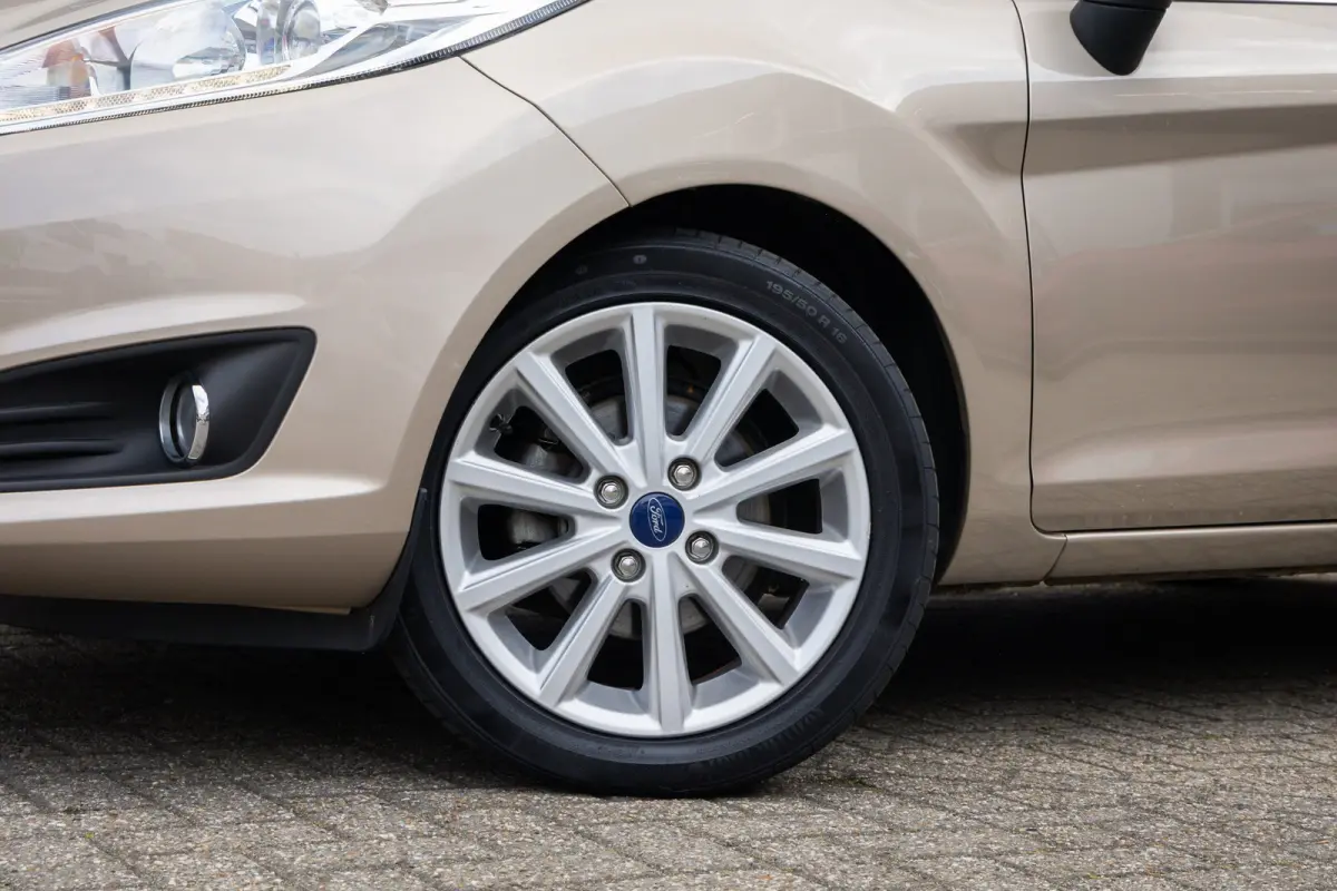 1.0 EcoBoost Titanium | Cruise control | Navigatie | Parkeersensoren | Verwarmde voorruit | Clima | Airco (automatisch) | Cruise control | Lichtmetalen velgen 16"