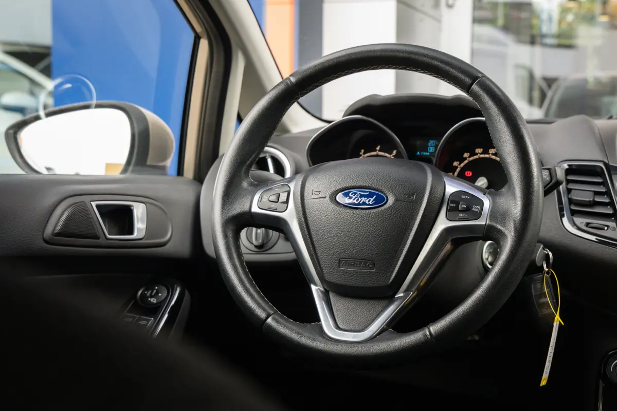 1.0 EcoBoost Titanium | Cruise control | Navigatie | Parkeersensoren | Verwarmde voorruit | Clima | Airco (automatisch) | Cruise control | Lichtmetalen velgen 16"
