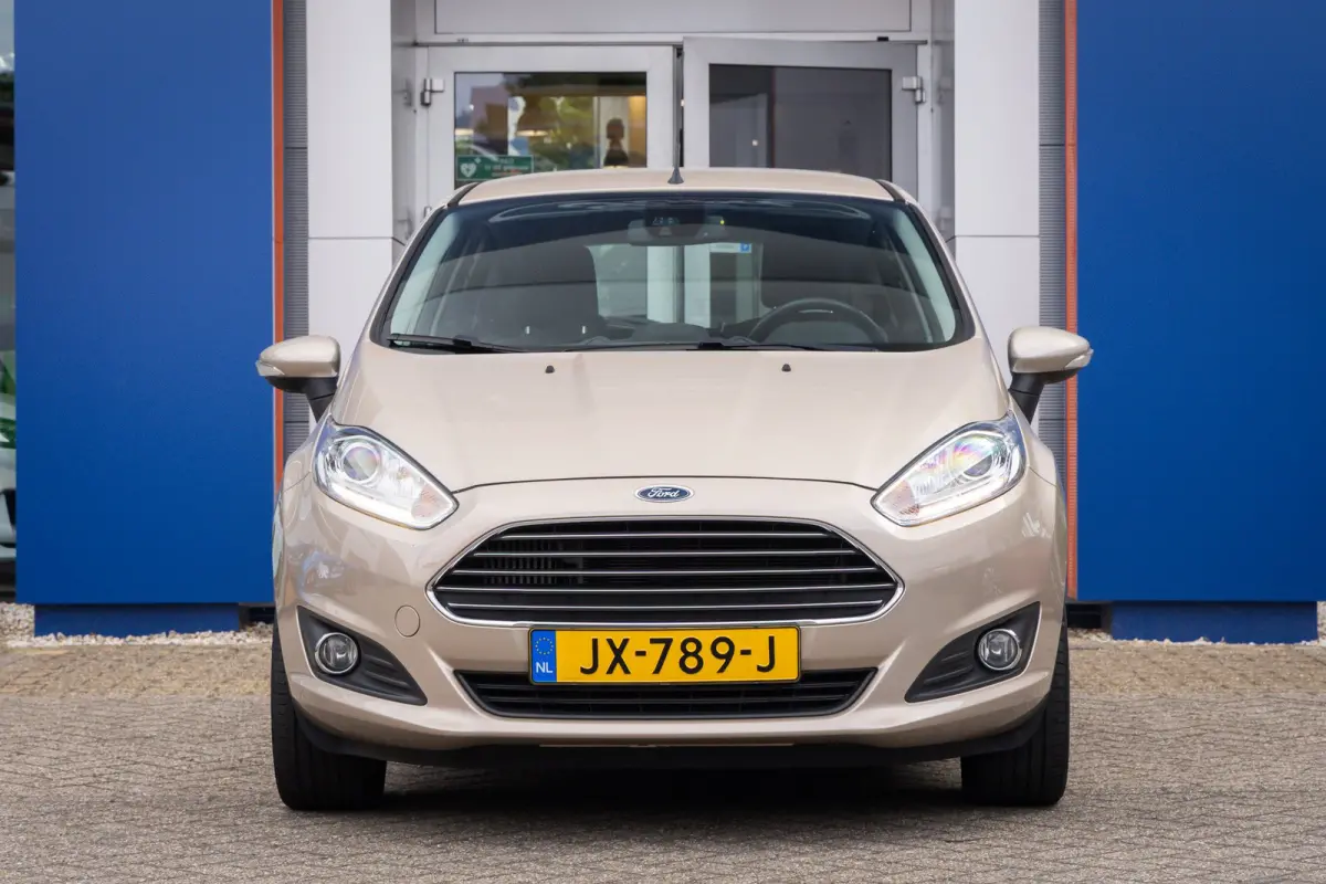 1.0 EcoBoost Titanium | Cruise control | Navigatie | Parkeersensoren | Verwarmde voorruit | Clima | Airco (automatisch) | Cruise control | Lichtmetalen velgen 16"