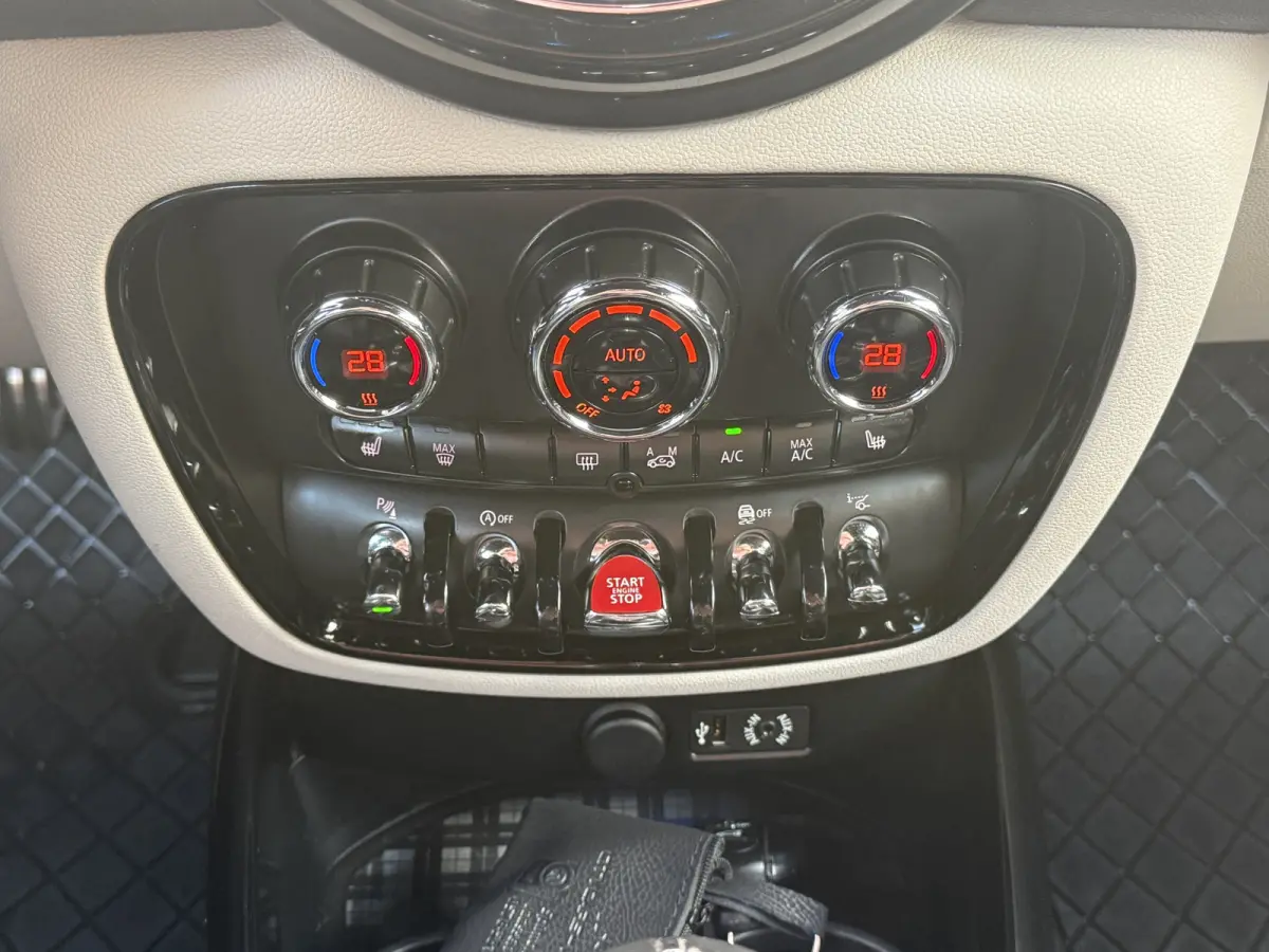 2.0 John Cooper Works ALL4 uniek!!! 232 pk navi camera climate ctr cruise ctr leder lmv 18 inch Head-up display keyless entry