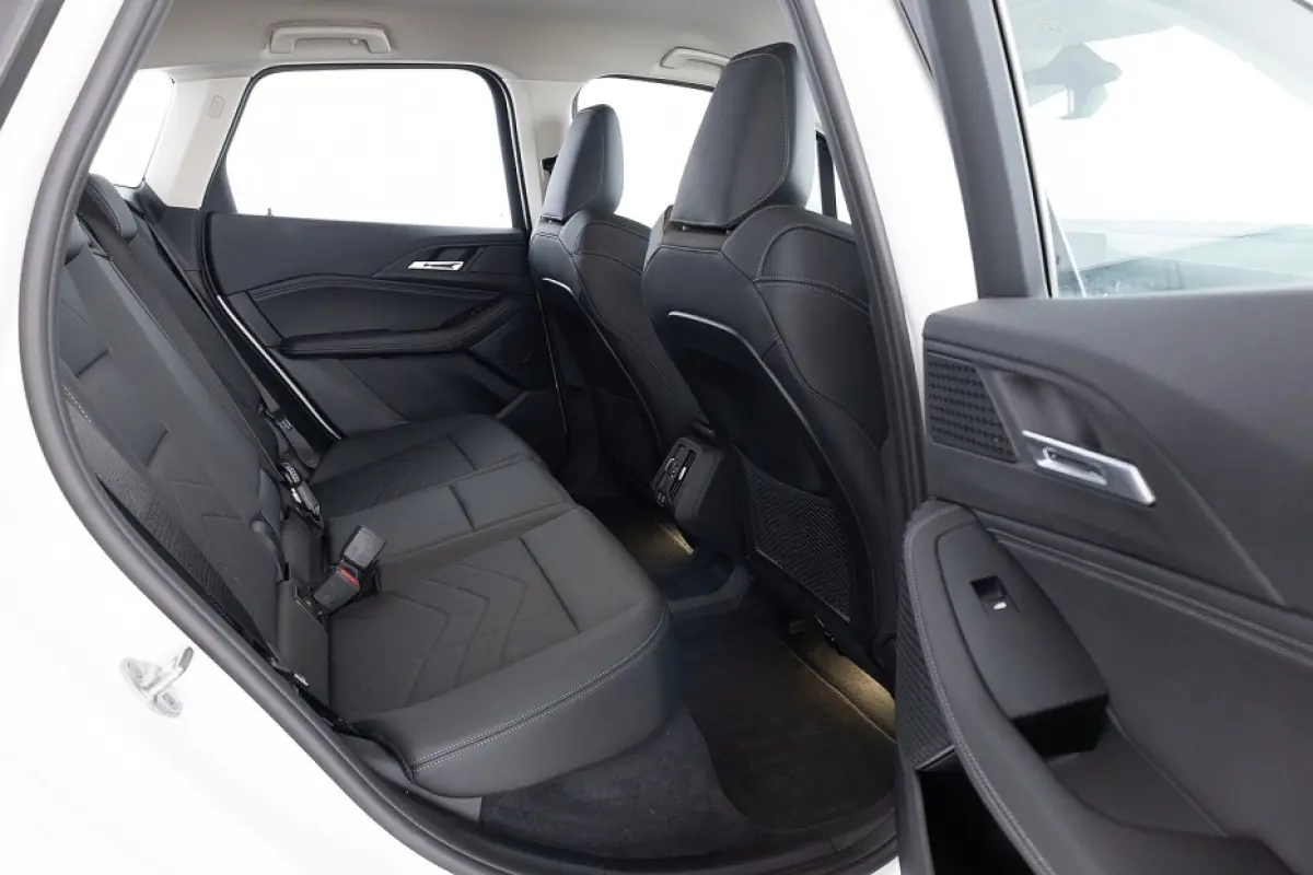 225 xDrive Luxury Line | Keyless | Camera | Sportstoelen | PHEV |