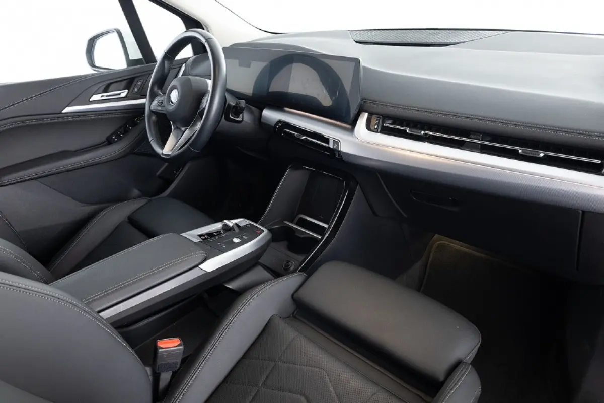 225 xDrive Luxury Line | Keyless | Camera | Sportstoelen | PHEV |