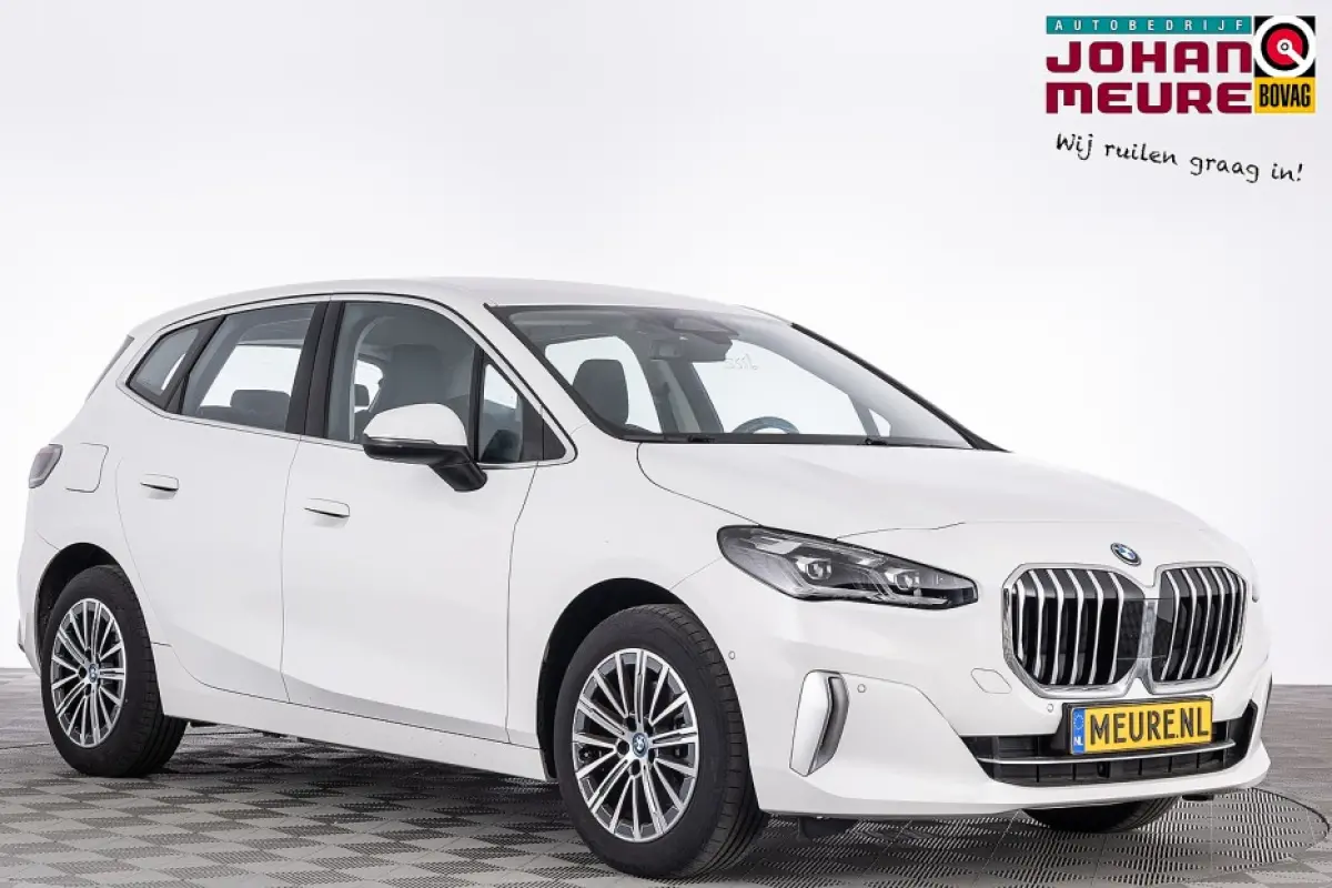 225 xDrive Luxury Line | Keyless | Camera | Sportstoelen | PHEV |