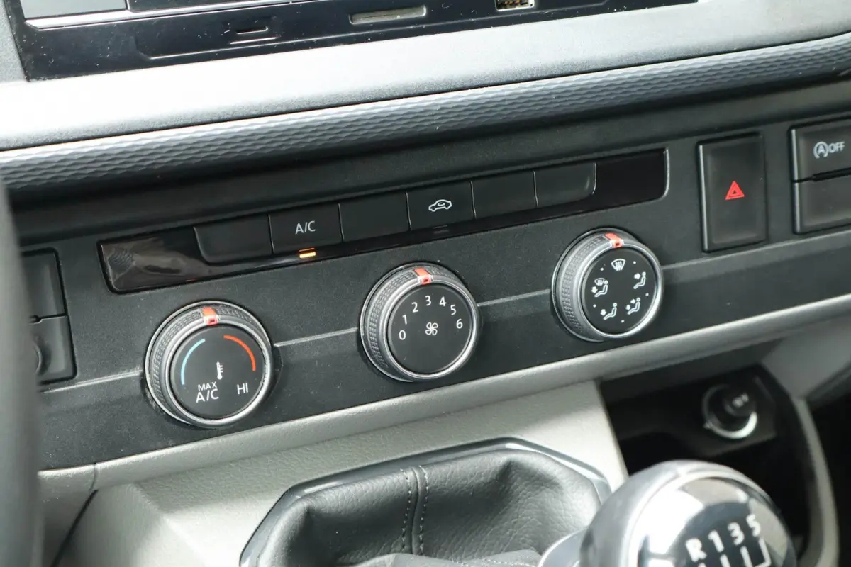 2.0 TDI 90pk L1H1 28 | Airco | Laadruimte Inrichting | Imperiaal