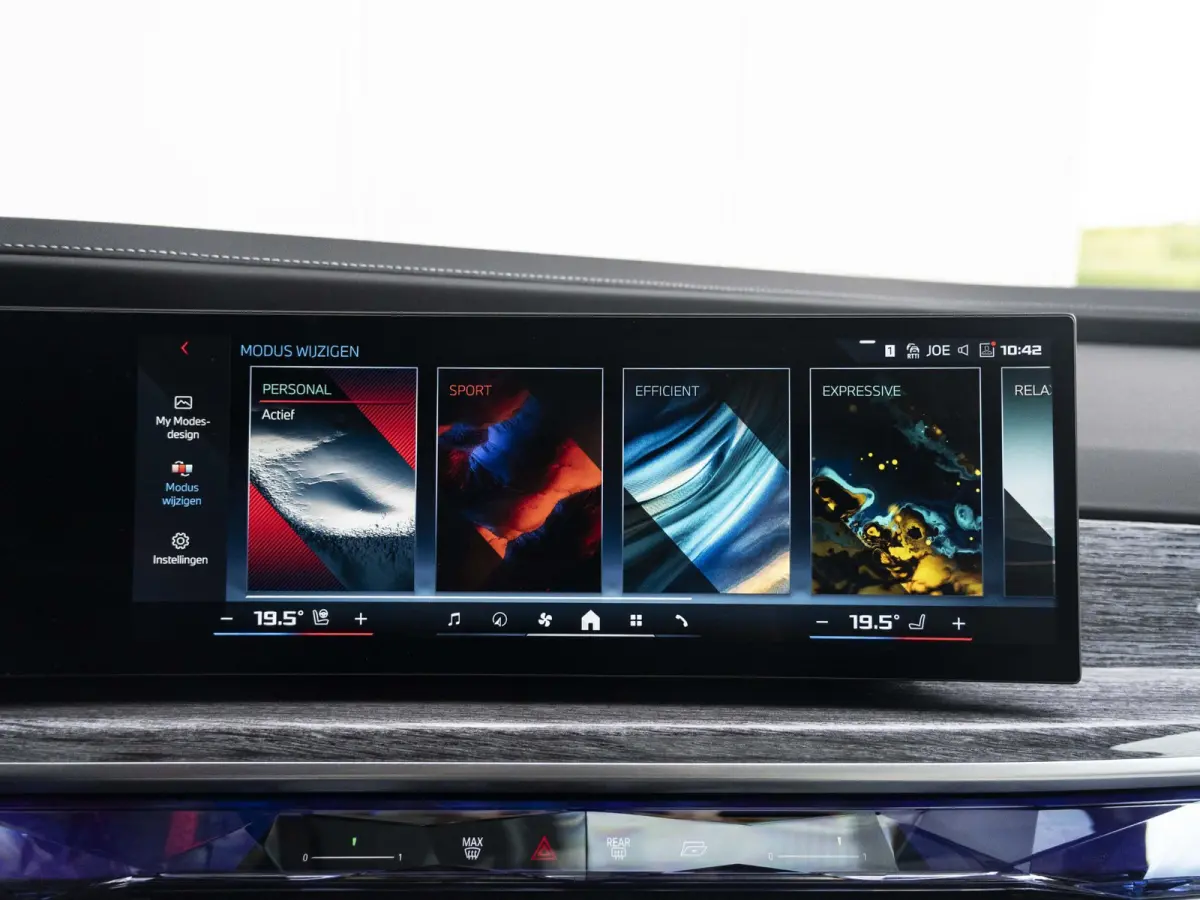 M760e SoH 100% | M Performance Pack | Connoisseur Pack | 21 inch velgen | Executive Drive Pro | Integral Active Steering | BMW Iconic Glow kristalkoplampen | Driving Assistant Professional B