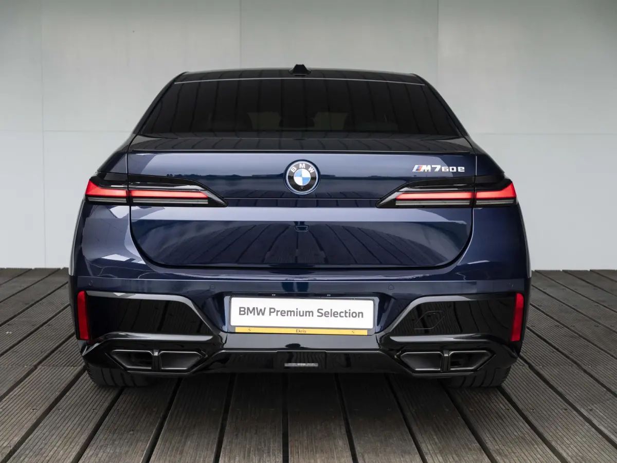 M760e SoH 100% | M Performance Pack | Connoisseur Pack | 21 inch velgen | Executive Drive Pro | Integral Active Steering | BMW Iconic Glow kristalkoplampen | Driving Assistant Professional B