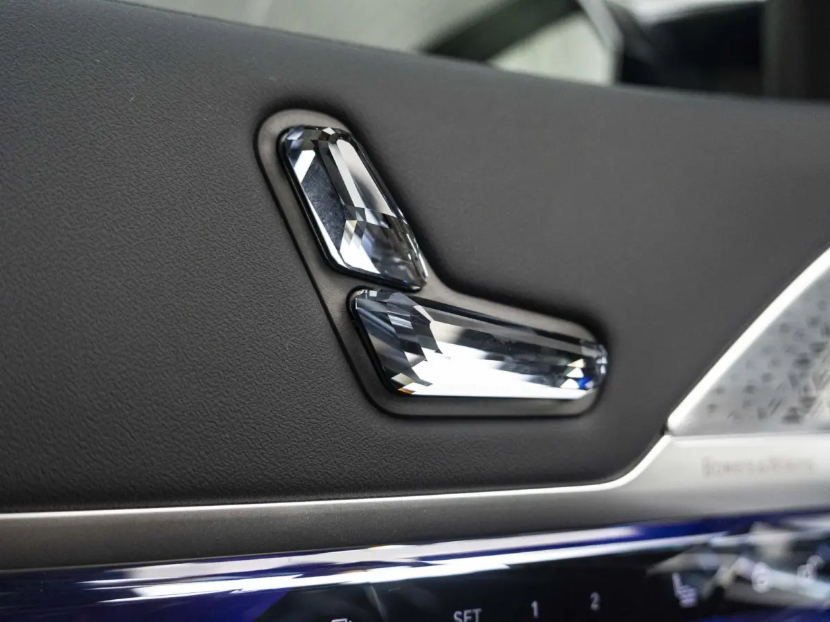 M760e SoH 100% | M Performance Pack | Connoisseur Pack | 21 inch velgen | Executive Drive Pro | Integral Active Steering | BMW Iconic Glow kristalkoplampen | Driving Assistant Professional B