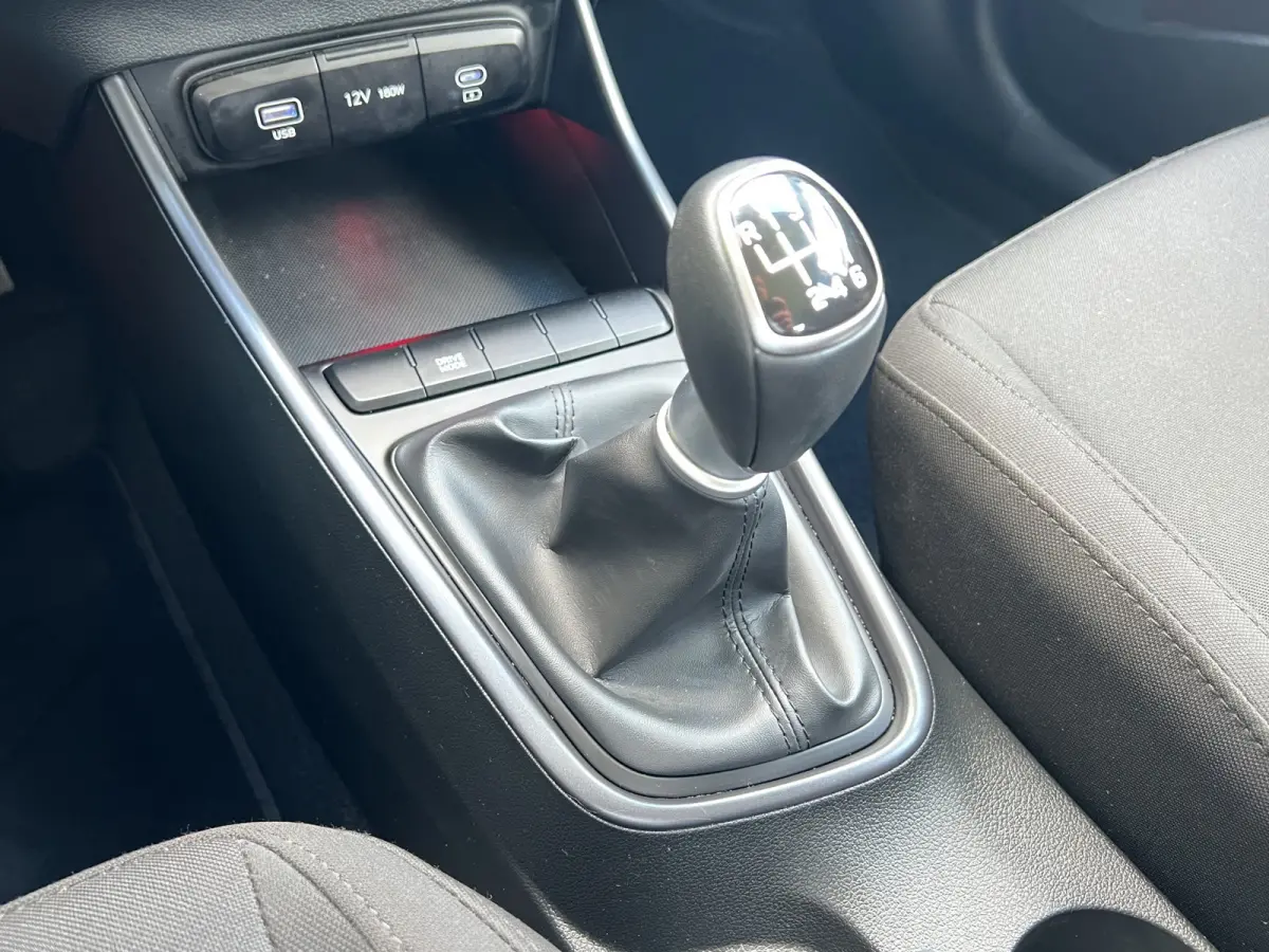 1.0 T-GDI 100pk Comfort | Airco | Camera | Carplay | Cruise control | Dodehoek detectie | Navigatie | Parkeersensoren | Digitaal cockpit | Lichtmetalen velgen