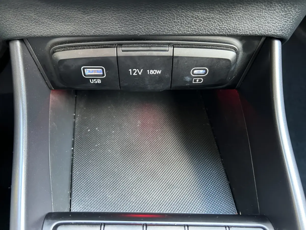 1.0 T-GDI 100pk Comfort | Airco | Camera | Carplay | Cruise control | Dodehoek detectie | Navigatie | Parkeersensoren | Digitaal cockpit | Lichtmetalen velgen