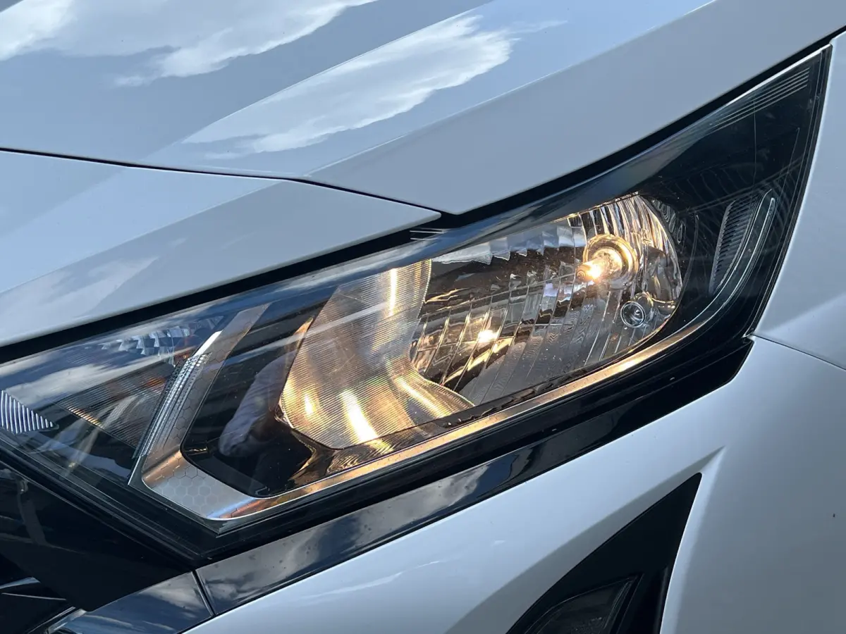 1.0 T-GDI 100pk Comfort | Airco | Camera | Carplay | Cruise control | Dodehoek detectie | Navigatie | Parkeersensoren | Digitaal cockpit | Lichtmetalen velgen