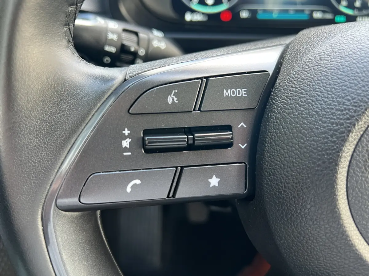 1.0 T-GDI 100pk Comfort | Airco | Camera | Carplay | Cruise control | Dodehoek detectie | Navigatie | Parkeersensoren | Digitaal cockpit | Lichtmetalen velgen