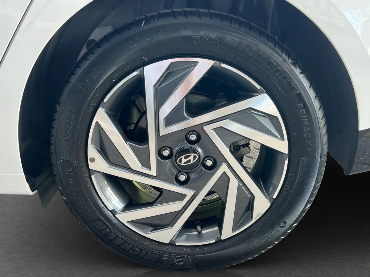 1.0 T-GDI 100pk Comfort | Airco | Camera | Carplay | Cruise control | Dodehoek detectie | Navigatie | Parkeersensoren | Digitaal cockpit | Lichtmetalen velgen