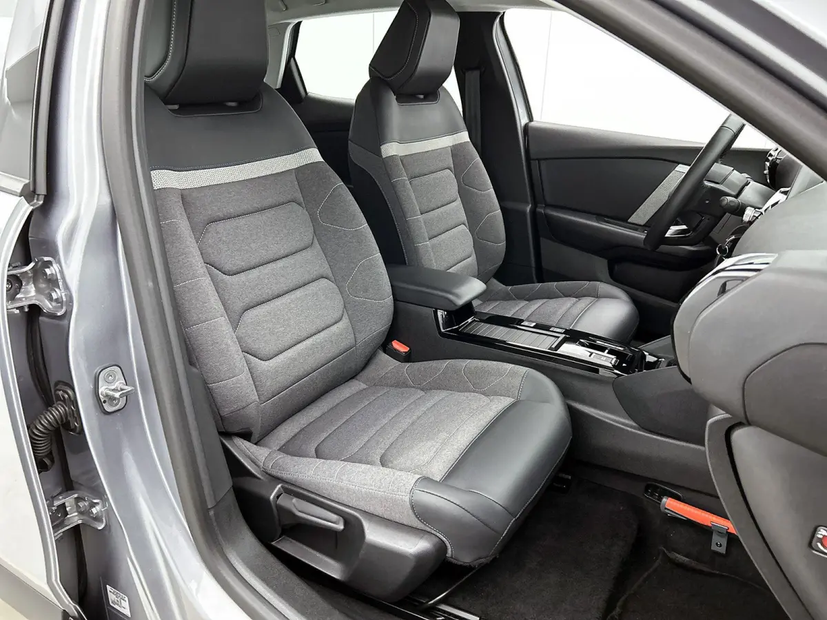 You 50 kWh 136pk Automaat | Apple Carplay/Android Auto | Climate Control | Cruise Control | Camera | FASE 3 | 16"LMV | Parkeersensoren | Warmtepomp |