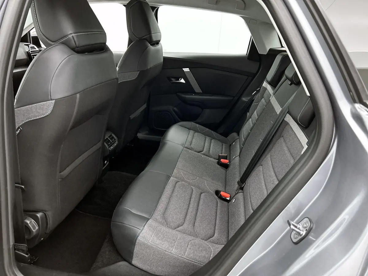 You 50 kWh 136pk Automaat | Apple Carplay/Android Auto | Climate Control | Cruise Control | Camera | FASE 3 | 16"LMV | Parkeersensoren | Warmtepomp |