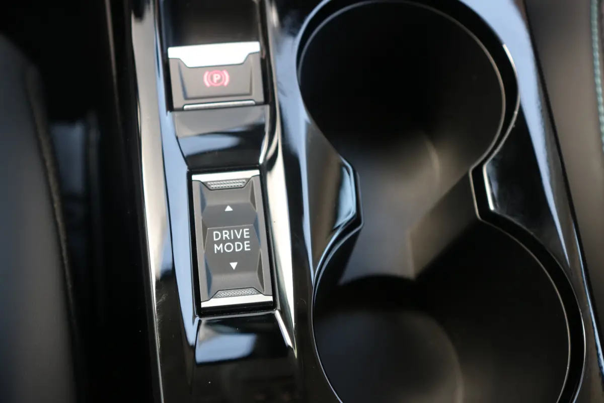 PureTech Allure Pack Voorstoelen verwarmd | Navi | Cruise control adaptief | Apple Carplay/Android | Achteruitrijcamera |