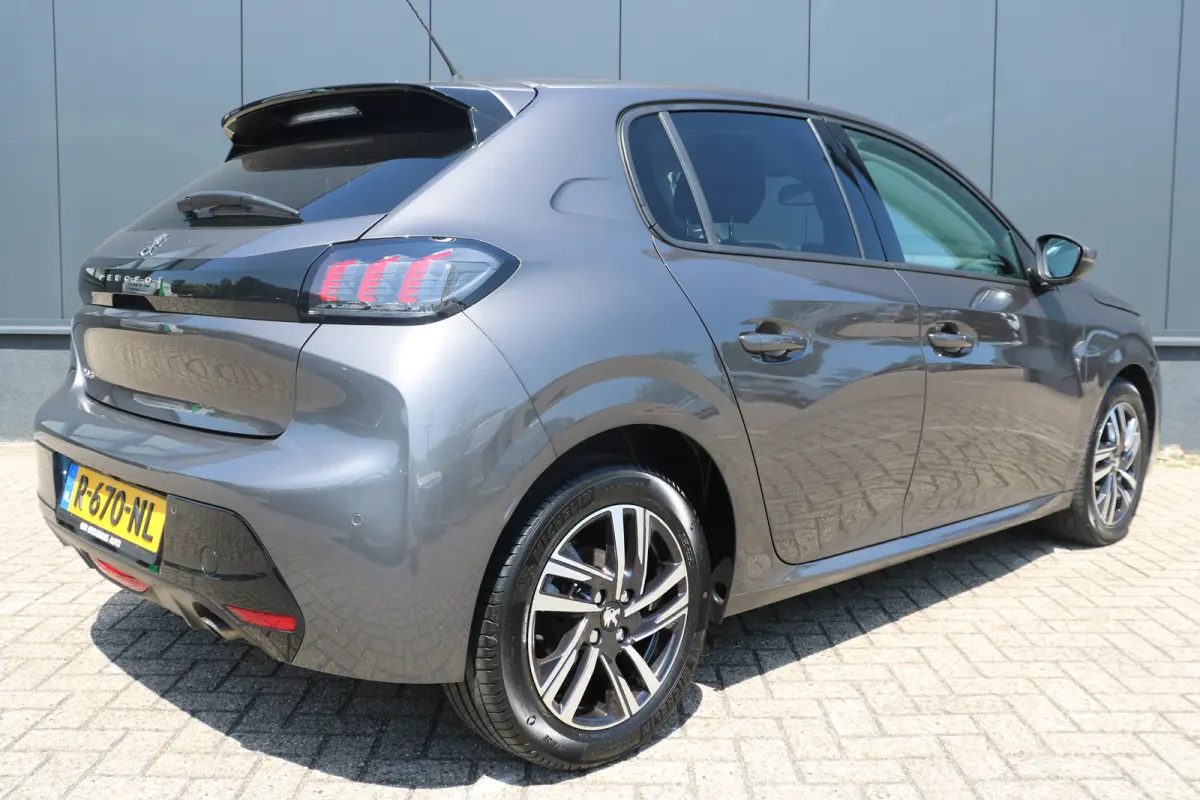PureTech Allure Pack Voorstoelen verwarmd | Navi | Cruise control adaptief | Apple Carplay/Android | Achteruitrijcamera |